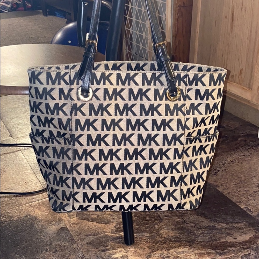 Beautiful Michael Kors Tote
